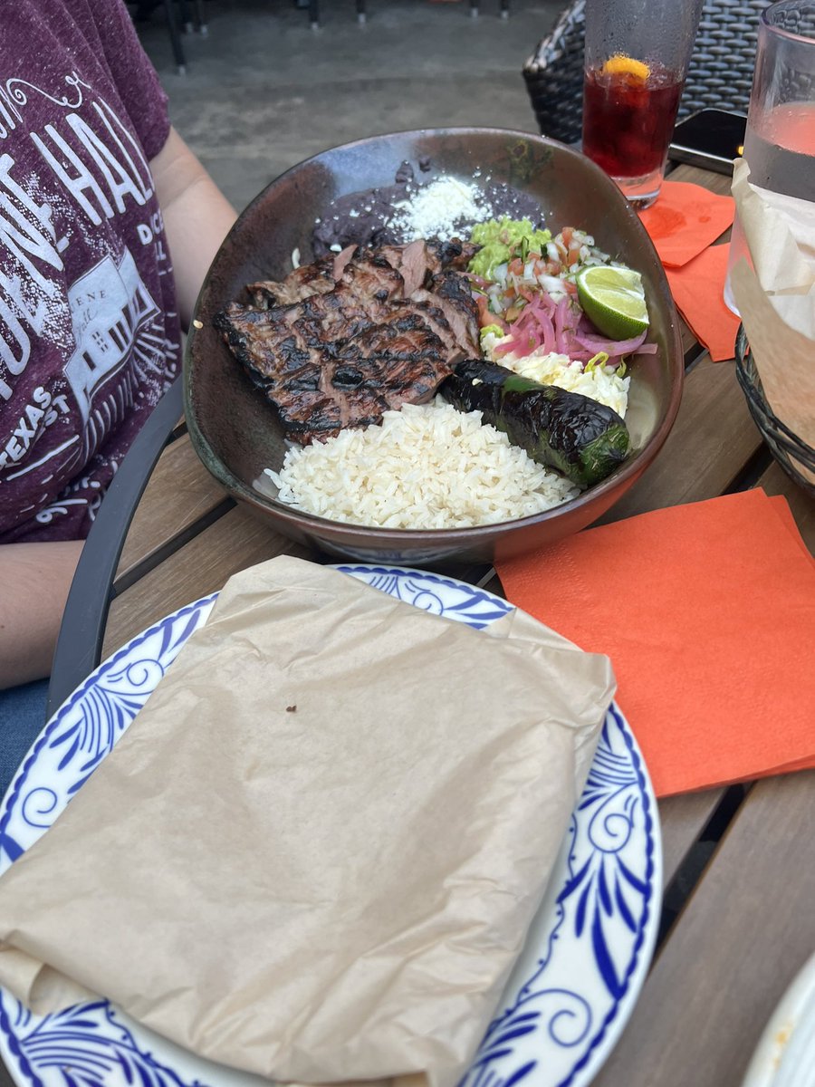 JoeRazorback's tweet photo. Our weekend in Dallas has come to an end. 😢 Great Times, Good Eats #foodcation  #Dallas https://t.co/KSyYg4Po9h