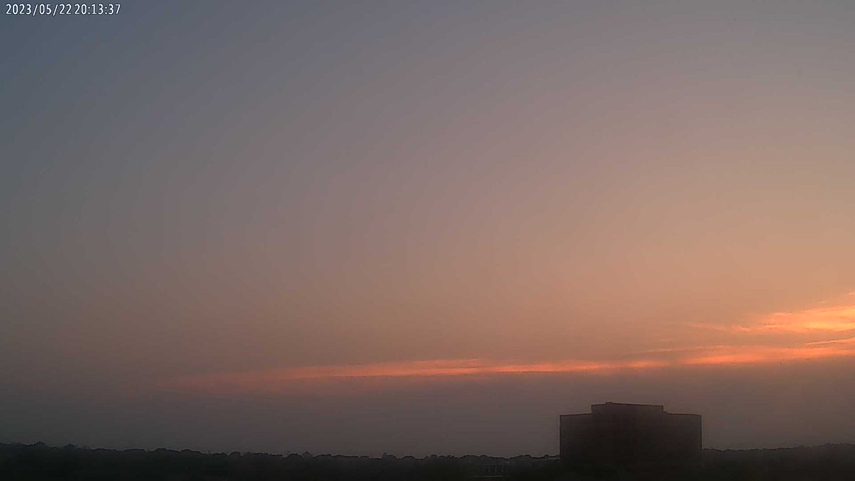 UTDallasWeather's tweet photo. University of Texas at Dallas at sunset and it's 77.8 F. #dfwwx #CometReady https://t.co/CZJHR8REhn