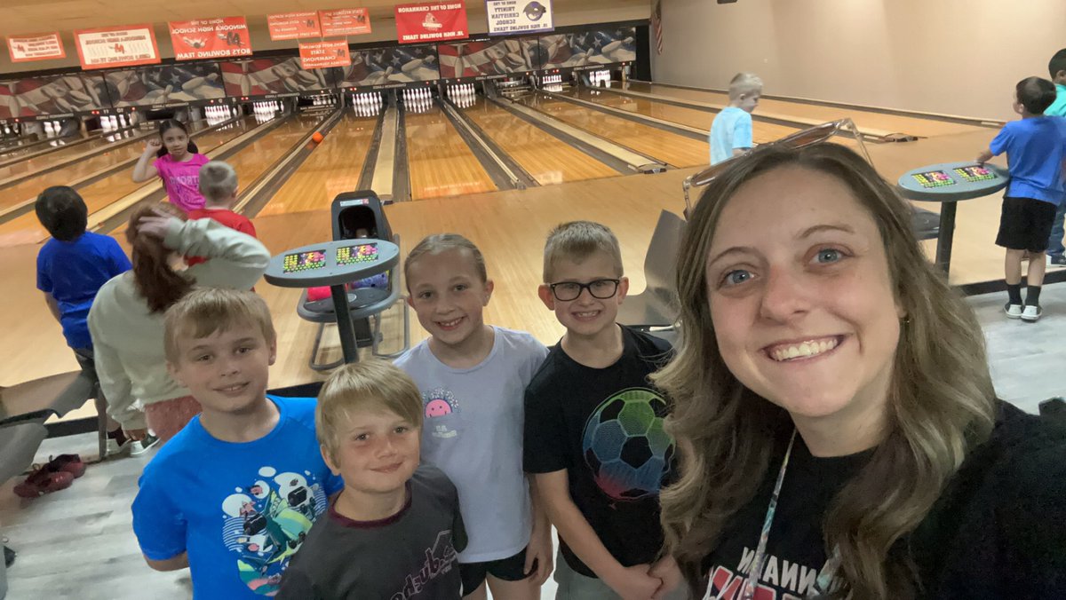 Ms_Geijer6's tweet photo. We had so much fun bowling today!! Thanks @ChannahonLanes ❤️ https://t.co/saoDabnOzV