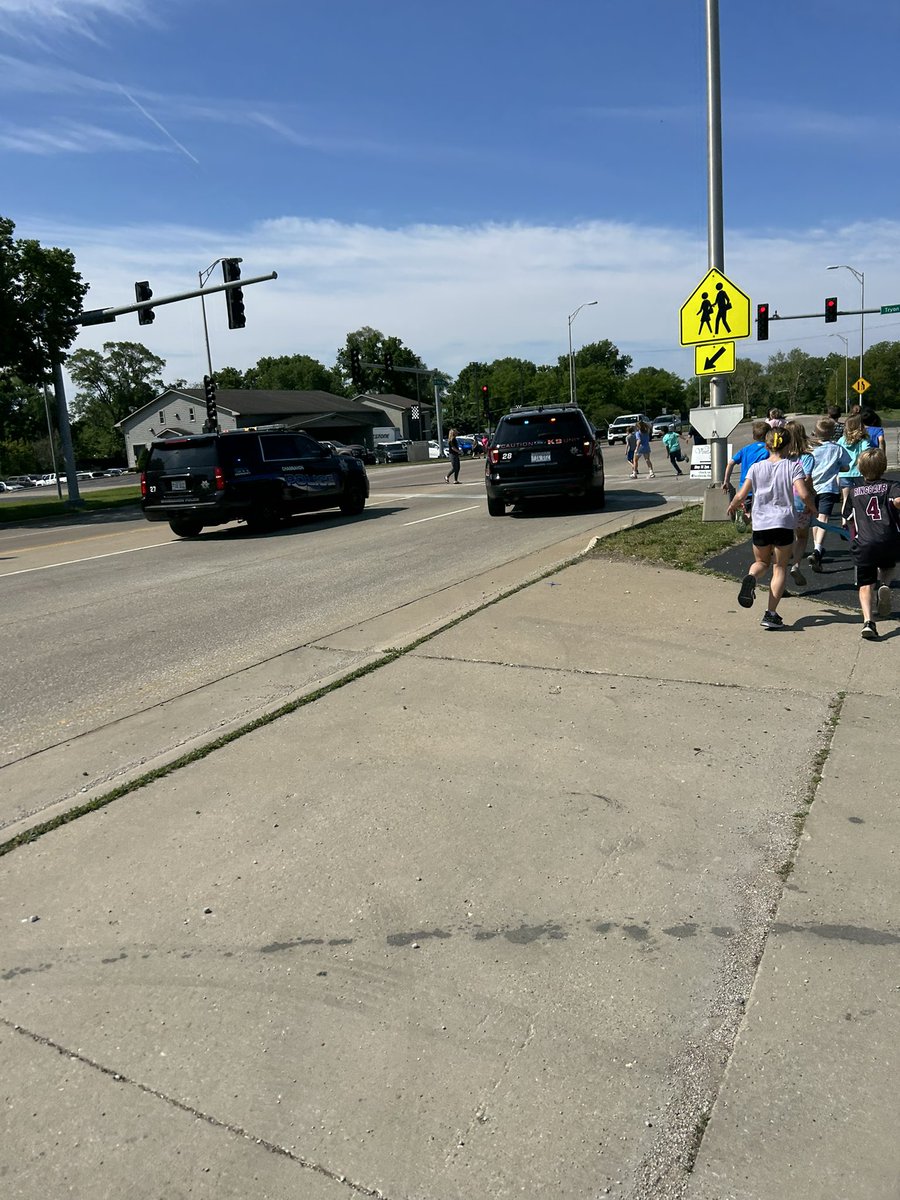 Ms_Geijer6's tweet photo. Also, huge thank you to @ChannahonPolice for making sure all our kiddos crossed safely all day today! ❤️ https://t.co/ssDIy6gmac