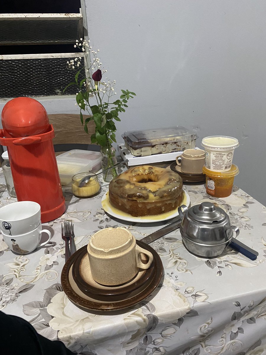 _brubs_rdrigus_'s tweet photo. cheguei na casa da dona roseli e ela tava me esperando assim 
“fiz pra comemorar o teu aniversário” 
e foi assim que fui dormir chorando, mas de felicidade https://t.co/GSkMELRwyn