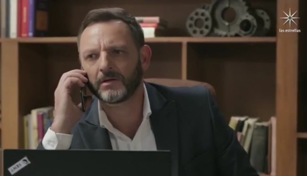 AnieleMorais30's tweet photo. Estela llama a Lamberto y pierde por no involucrarse en las provocaciones de Armando,Pobre Estela.
#PerdonaNuestrosPecados 
#EstelaCaceres #Lamberto https://t.co/FRDUzbZo0D