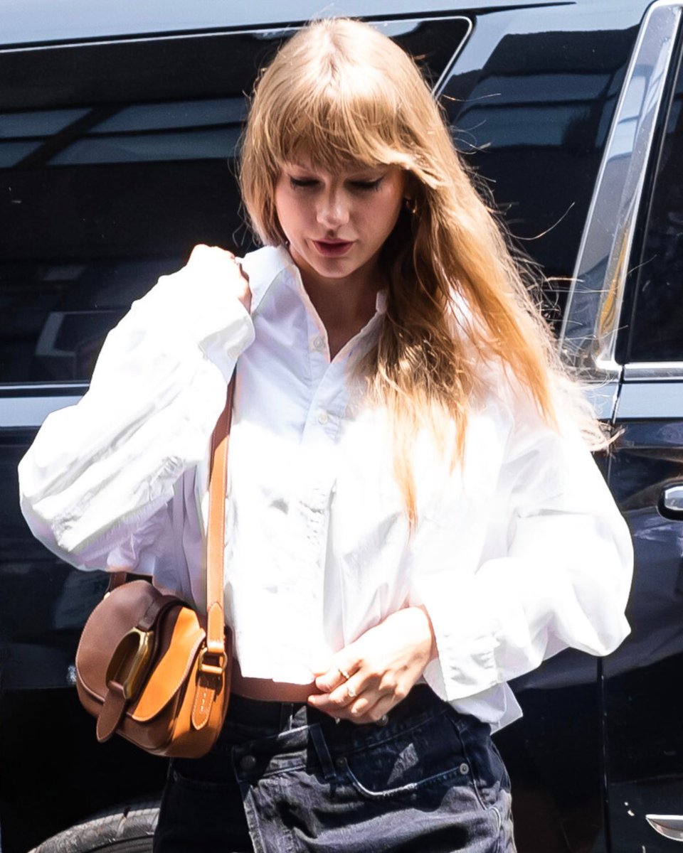 Timeless Style. #TaylorSwift photographed with the #WelingtonCollection Shoulder Bag in New York City.