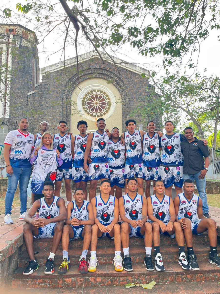 Felicitaciones @halconesdesanmiguel que trabajan en diferentes categorias del baloncesto, para el rescate de nuestra juventud en Calidonia.
#ExcelenteTrabajo ⁦