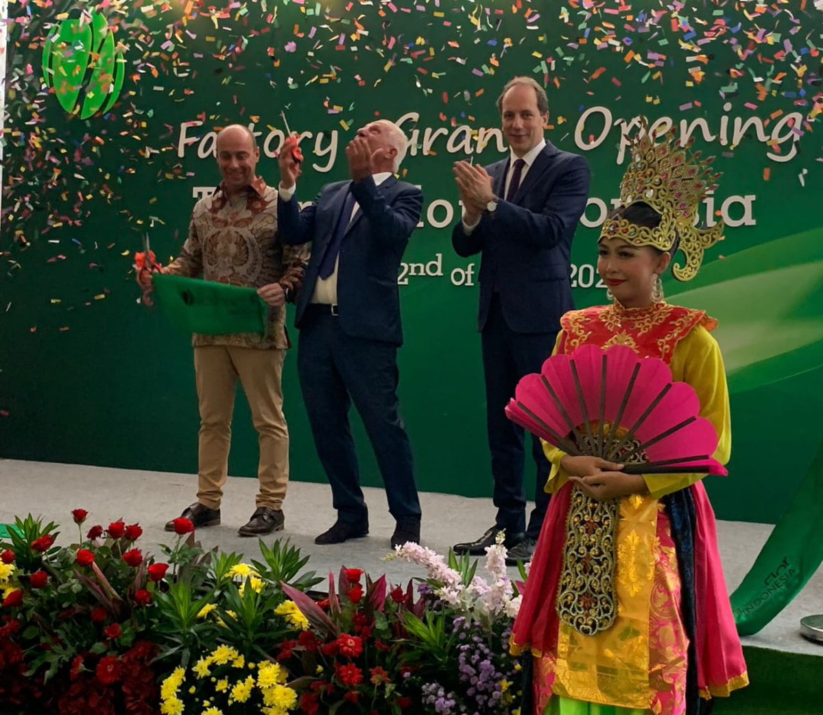 #DuBesPrancis, <a href="/FabienPenone/">FabienPenone</a>, berpartisipasi pada peresmian pabrik pertama <a href="/TechnicoFlor/">TechnicoFlor</a> Parfums di 🇮🇩, dihadiri oleh CEO-nya, Bpk. François-Patrick Sabater, dan Direktur Asia Pasifiknya, Bpk. Jérémy Akoum.  Contoh terbaru investasi Prancis di sektor unggulan di #Indonesia.