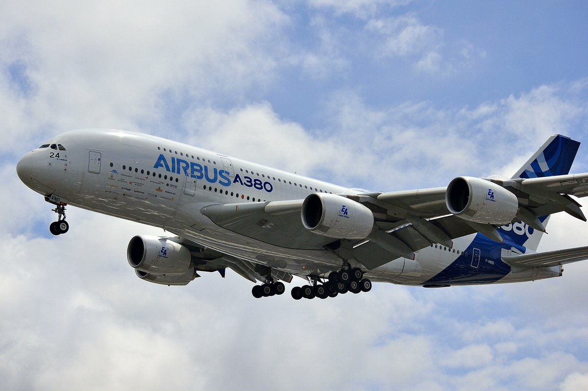 AERgO_Intl's tweet photo. Airbus A380 - The Airbus A380 is that it has over 300 miles of wiring inside the aircraft, which is longer than the distance between London and Paris. If you were to unravel all of the wiring in the A380 and lay it out end to end, it would stretch for more than 1,150 kilometers https://t.co/u4IY2rNdvs