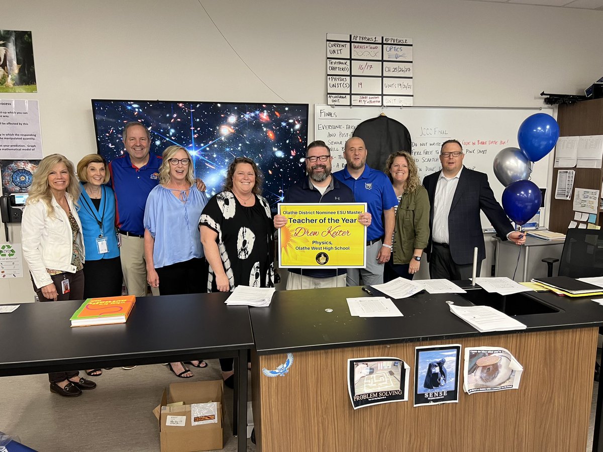 kellytines's tweet photo. It was so fun surprising our @olatheschools Master Teacher of the Year Finalists!  Drew Keiter from OW, Jamie Trumpp from IT, and Sara Hoffman from CY!  Congratulations to these outstanding teachers!  @OWNovacekOWLS @ITChoirRoom @drewkeiter @CanyonCreekOPS @BarackmanBrian https://t.co/Dxps43lNY0