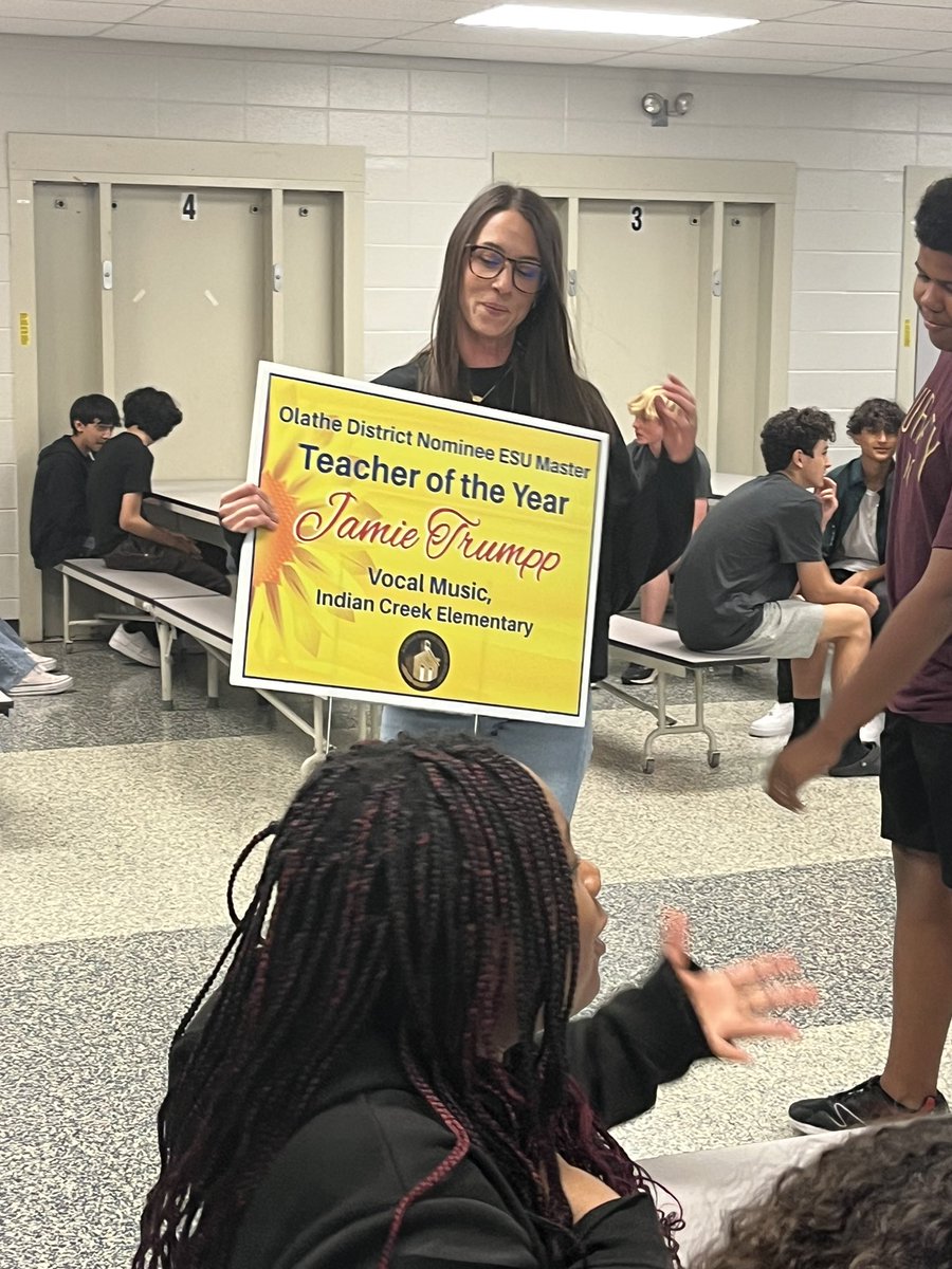 kellytines's tweet photo. It was so fun surprising our @olatheschools Master Teacher of the Year Finalists!  Drew Keiter from OW, Jamie Trumpp from IT, and Sara Hoffman from CY!  Congratulations to these outstanding teachers!  @OWNovacekOWLS @ITChoirRoom @drewkeiter @CanyonCreekOPS @BarackmanBrian https://t.co/Dxps43lNY0