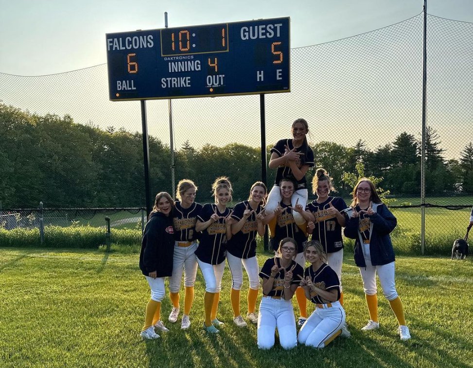 No words necessary.

#FalconSoftball x #RollFalcs