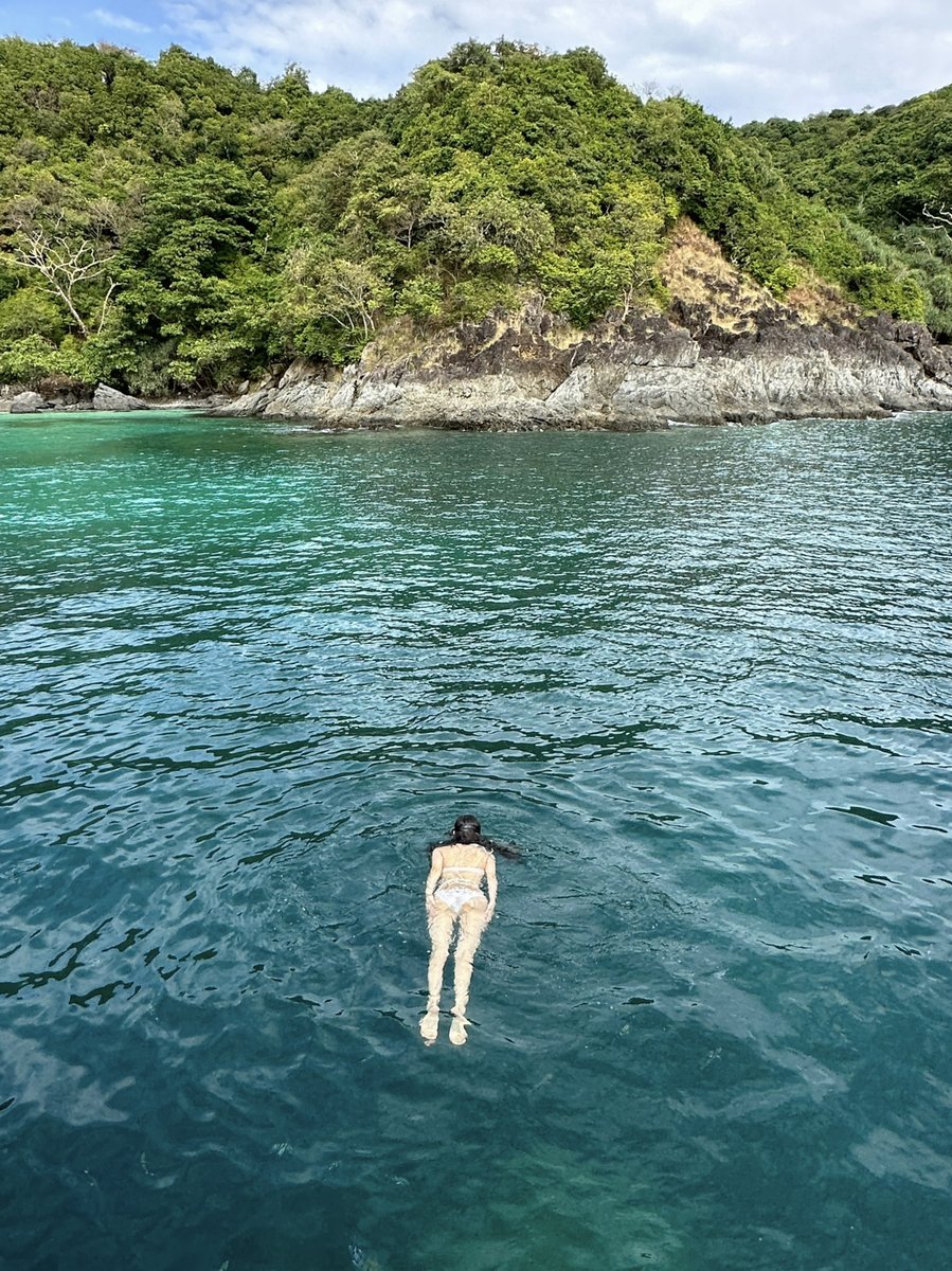 Let's find the happiness of fish together by swimming.