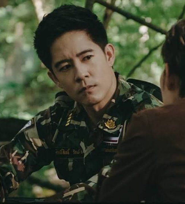 #สวมบทบาทตัวละคร / #พระจันทร์แดง
————🍃
เจ้าหน้าที่ป่าไม้ที่ตามจับกุมนักธุรกิจที่อ้างว่ามาท่องเที่ยวศึกษาเส้นทางธรรรมชาติหากแต่ความจริงแท้แฝงตัวเพื่อมาล่าเสือ