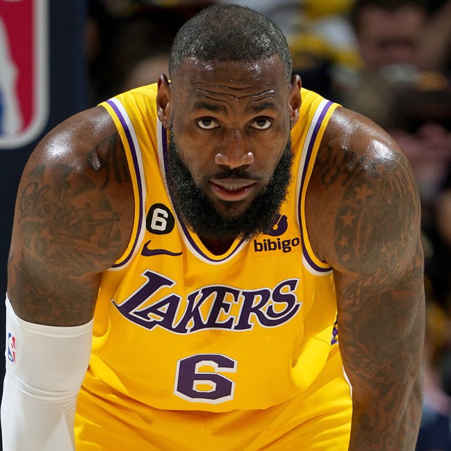 TheHoopCentral's tweet image. LEBRON AT HALFTIME:

31 POINTS
84% FG
100% 3P
100% FT

KING JAMES. 👑👑👑