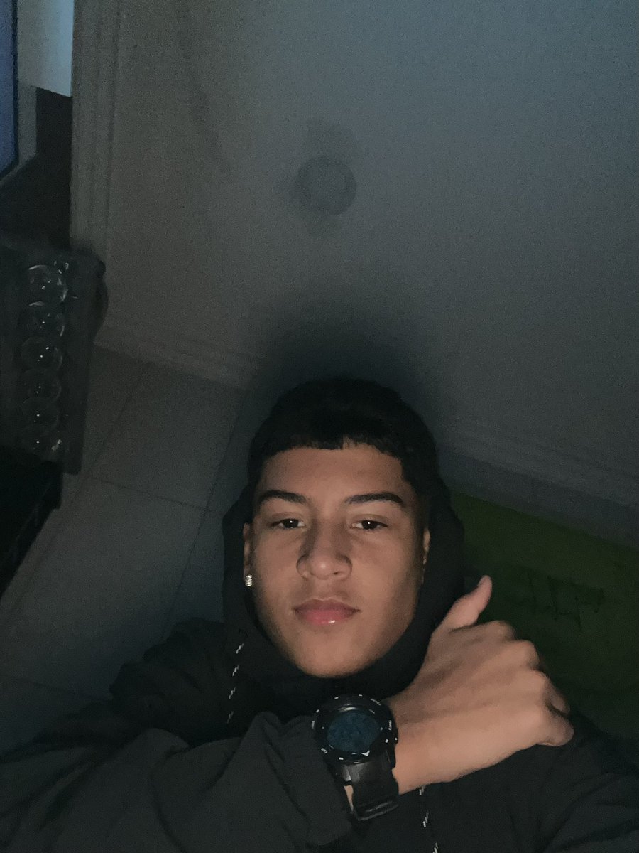 👽