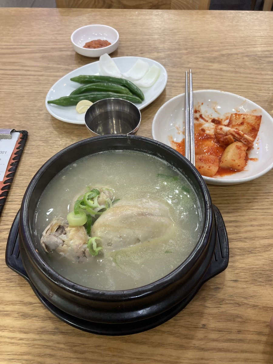 アニョハセヨ〜🙋‍♂️
実はソウルに来ていますー♪
初海外旅行の従兄弟をアテンドするはずが、まさか航空券の予約をミスったらしい🤣
んで、謎の一人ソウル中🥲

ホンデ近くのカフェで作業しますわー