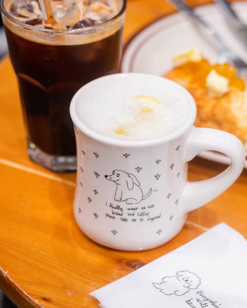 Jazpster's tweet photo. No regrets stuffing face at @cafe_layered. Only regret not getting that cute mug! #cafelayered #jazpsterseoul #findnewfood https://t.co/svnpA7qKyT https://t.co/dOU2XbE7an