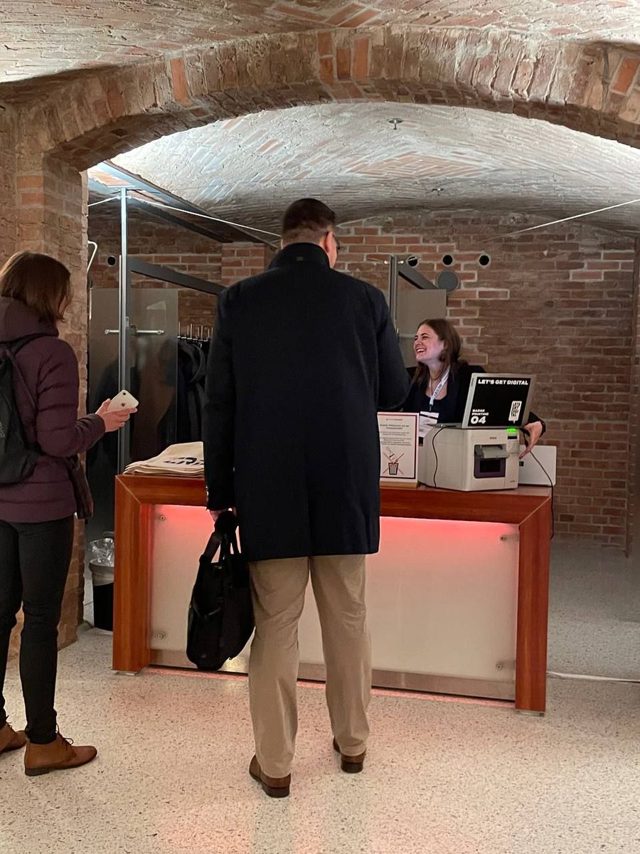 Let´s Get Digital tweet media