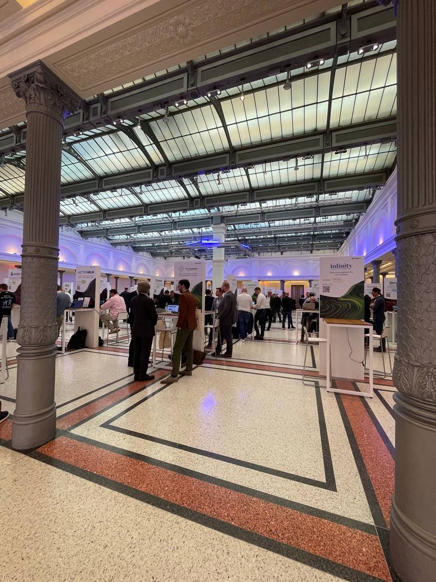 Let´s Get Digital tweet media