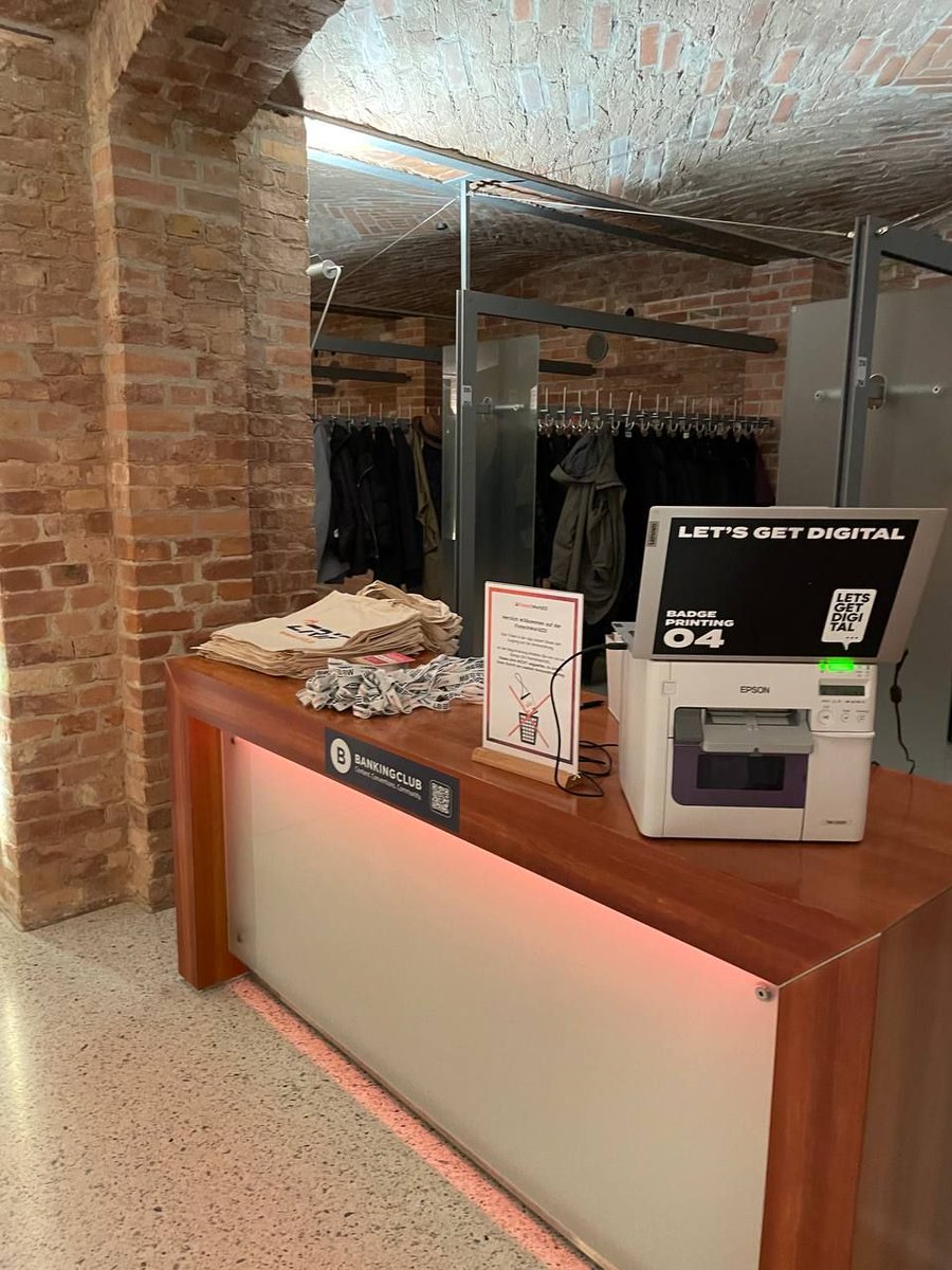 Let´s Get Digital tweet media