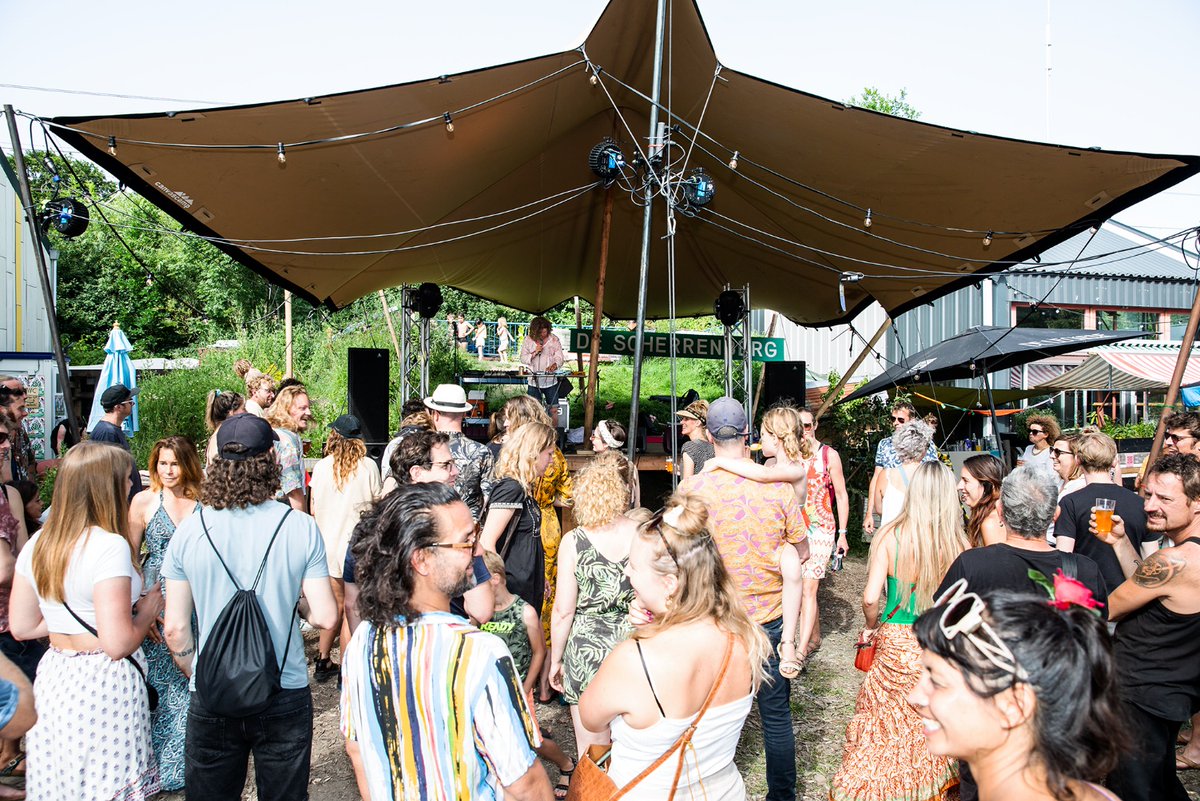 Hof der Zotheid festival: Zaterdag 24 juni, 12.00 tot 00.00 uur. Op het Hof werken zo’n 120 creatieve en duurzame ondernemers. 
Vlampijpstraat 84-94, Utrecht
Tickets vanaf nu beschikbaar: 
bit.ly/Zotheid-tickets
Programma: hofvancartesius.nl/agenda