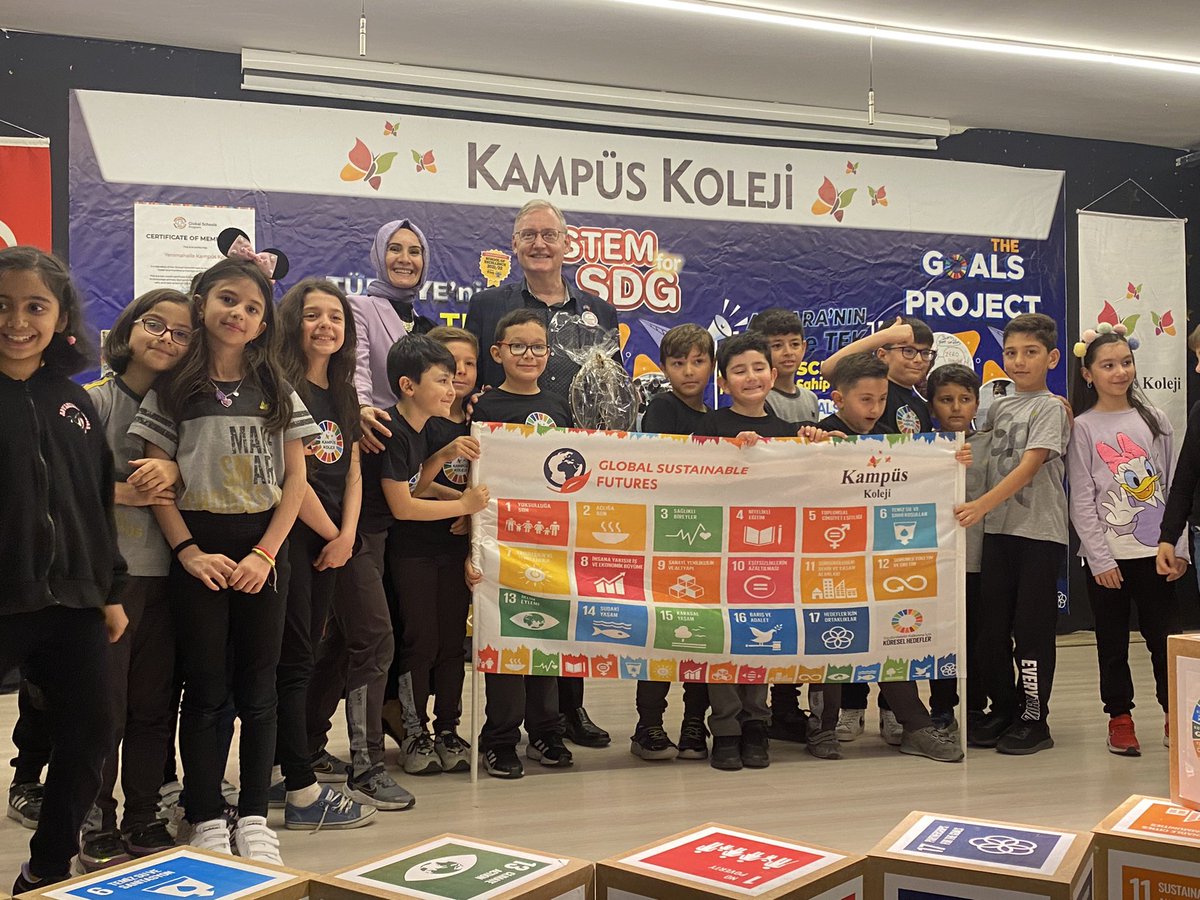 UN Türkiye Resident Coordinator <a href="/AJRodriguezUN/">Alvaro Rodriguez</a> visited <a href="/KolejiKampus/">Yenimahalle Kampüs Koleji</a> to see the work of the students on #SDGs.