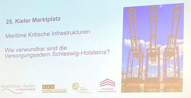 northio_gmbh's tweet photo. Wie verwundbar sind die Versorgungsadern SHs? Gestern Teilnahme von @JannWendt als Experte beim 25. Kieler Marktplatz. 

Thema: Maritime Kritische Infrastruktur. 

Wendt erläuterte, wie das @BMWK-geförderte Digitalisierungsprojekt @marispace_x helfen kann, Prozesse zu verbessern. https://t.co/dk3yZkZnbe