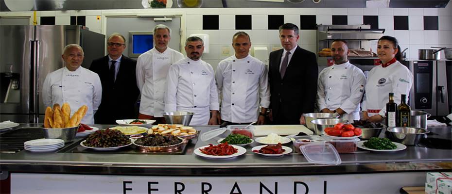 Paris'teki asırlık gastronomi okulu Ferrandi'de Türk mutfağı tanıtıldı - ift.tt/6MaYpJe
