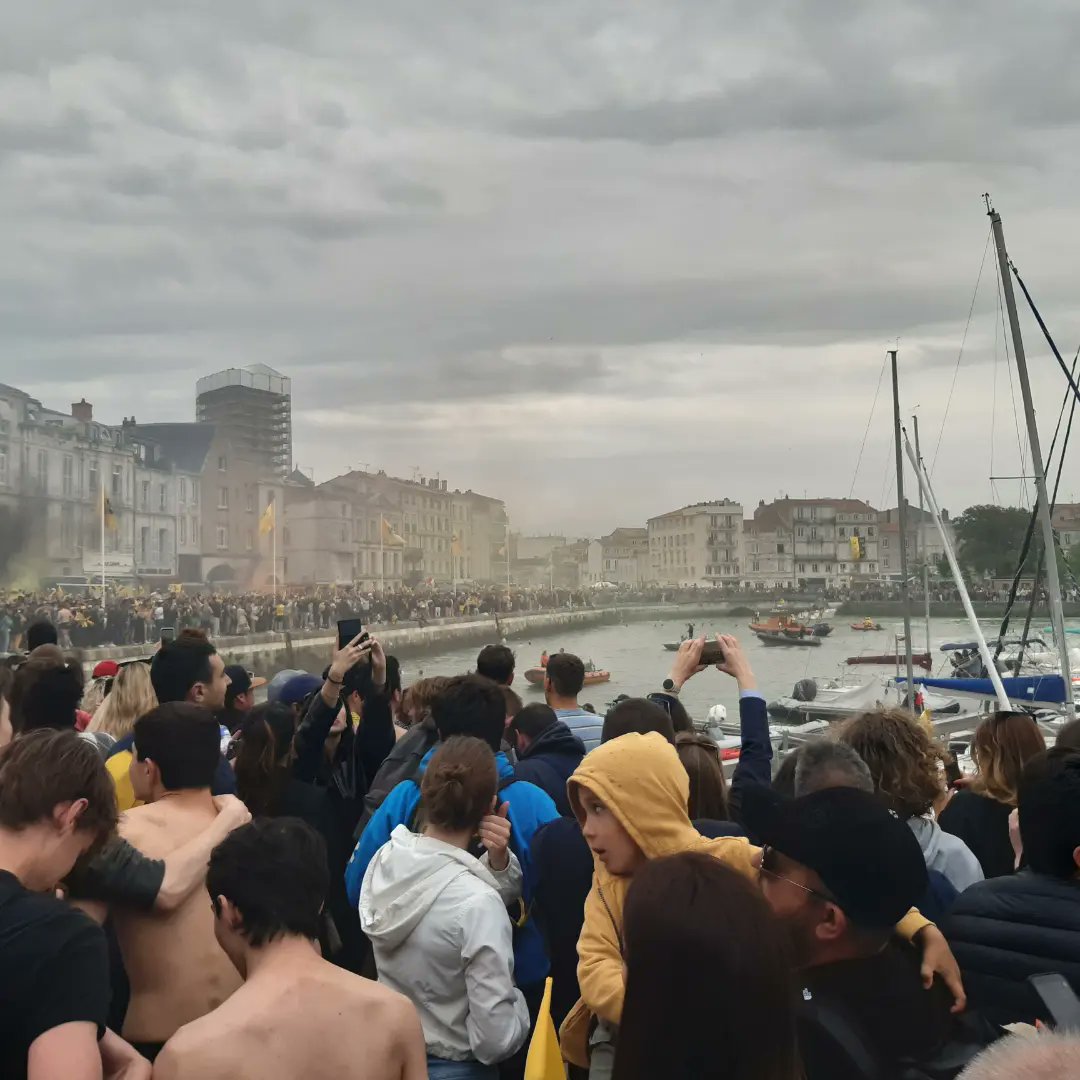 benj_leveque's tweet photo. C'était fou, le Vieux-Port était une peinture samedi. @staderochelais https://t.co/G6R84K4G5W