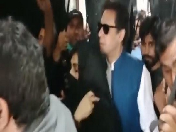 MaxternMedia's tweet photo. RT @ani_digital: Pakistan: Imran Khan's wife Bushra Bibi gets pre-arrest bail in Al-Qadir Trust case

Read @ANI Story | https://t.co/9eQRPqvHnY
#Pakistan #ImranKhan #BushraBibi #AlQadirCorruptionCase https://t.co/Vv2HdsVsom