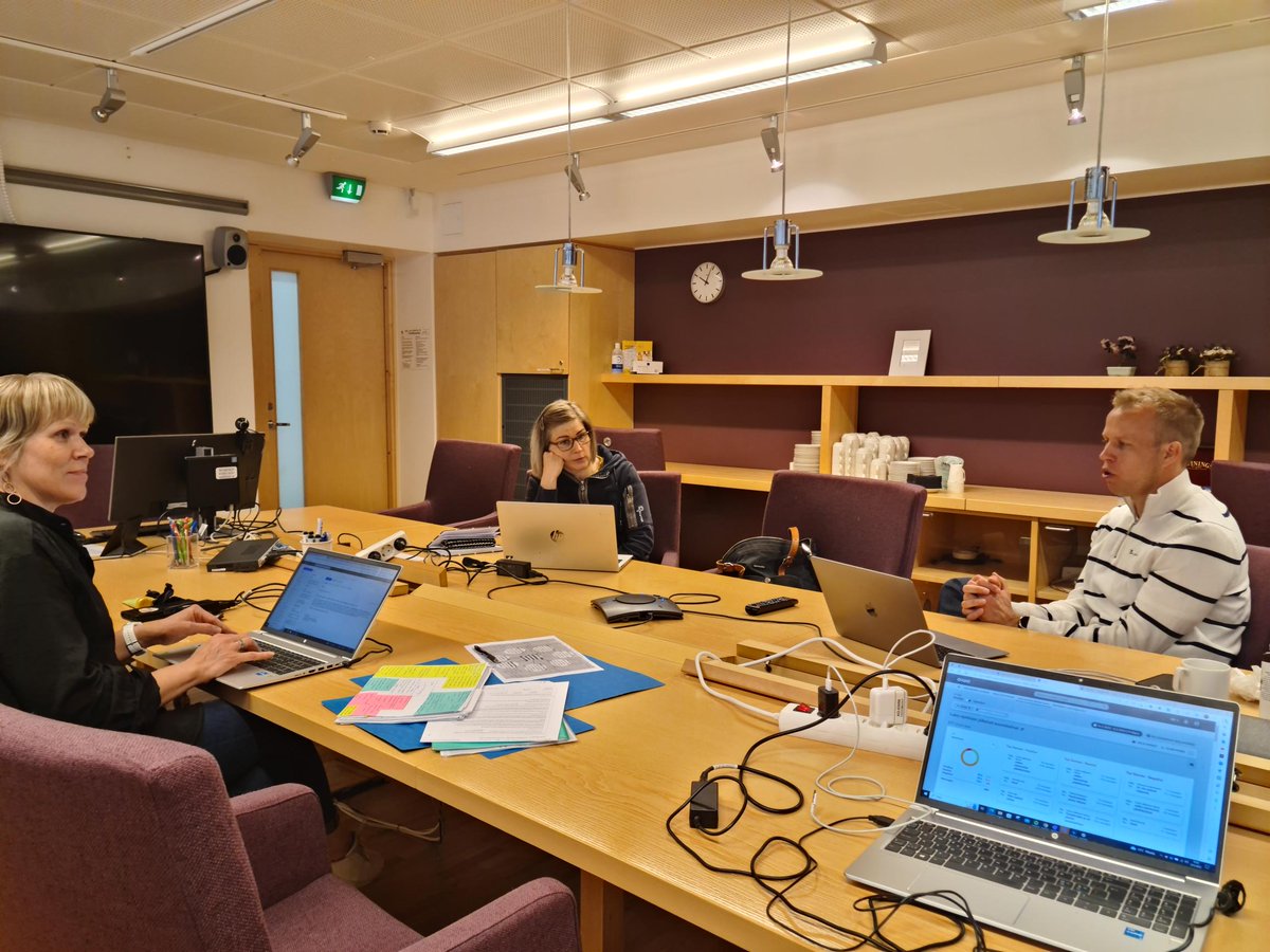 Tekoälyä hyödynnetään myös ohjauksen laadun ja tavoittavuuden arvioinnissa <a href="/AiwoDigital/">Aiwo</a> <a href="/Opetushallitus/">Opetushallitus</a> <a href="/gradia_fi/">Gradia</a> Ensipuraisu lukion kakkosille tehtyyn kyselyyn. @Schildtin_lukio #Jyväskylänlyseo