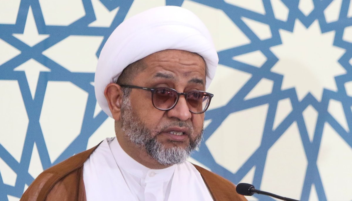 اعتقال الشيخ محمد صنقور في البحرين من قبل النظام الطائفي هناك بحجة تكرار الخطاب التحريضي لفئة معينة، خطابات الشيخ لم تكن تحريضية إلا ضد الكيان الصهيوني ! ما أبشع هذه الدويلات النتنة وحكامها.

فرج الله عن سماحة الشيخ وفك أسره.

#محمد_صنقور