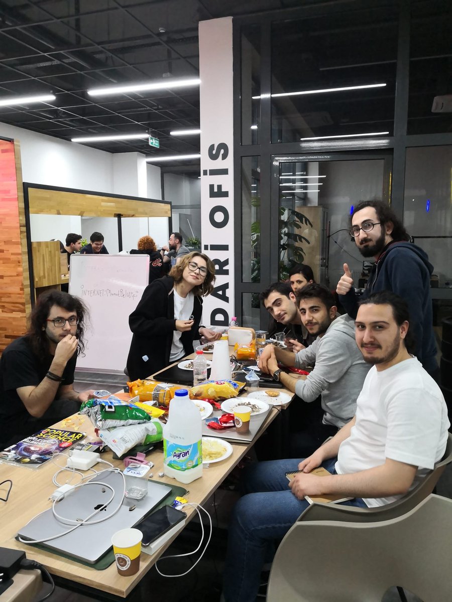 Chainlink hackathon connect etkinliğinde mentor olarak görev almak gerçekten çok keyifli ve çok öğretici bir deneyim oldu. Samimi ve sıcak bir ortamda gerçekten unutulamayacak anılar biriktirdik. Harika bir etkinlikti. Daveti için @elifhilalumucu 'ya kalpten teşekkürler.