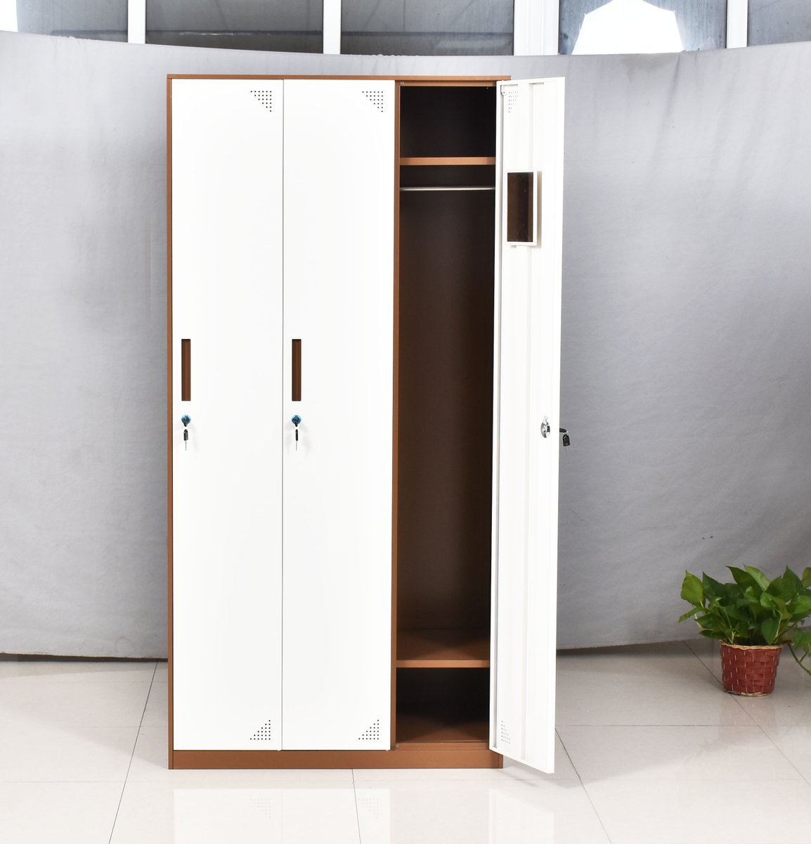 Blake_feng's tweet photo. 3 door metal locker clothes storage cabinet, this is manufacture from China. Welcome to contact us freely.
Email: gaoblake@outlook.com
Wechat: Blakegao123
Whatsapp: +8615303872210
#cabinet #furniture #locker #metalcupboard https://t.co/KfZxnMKcgd