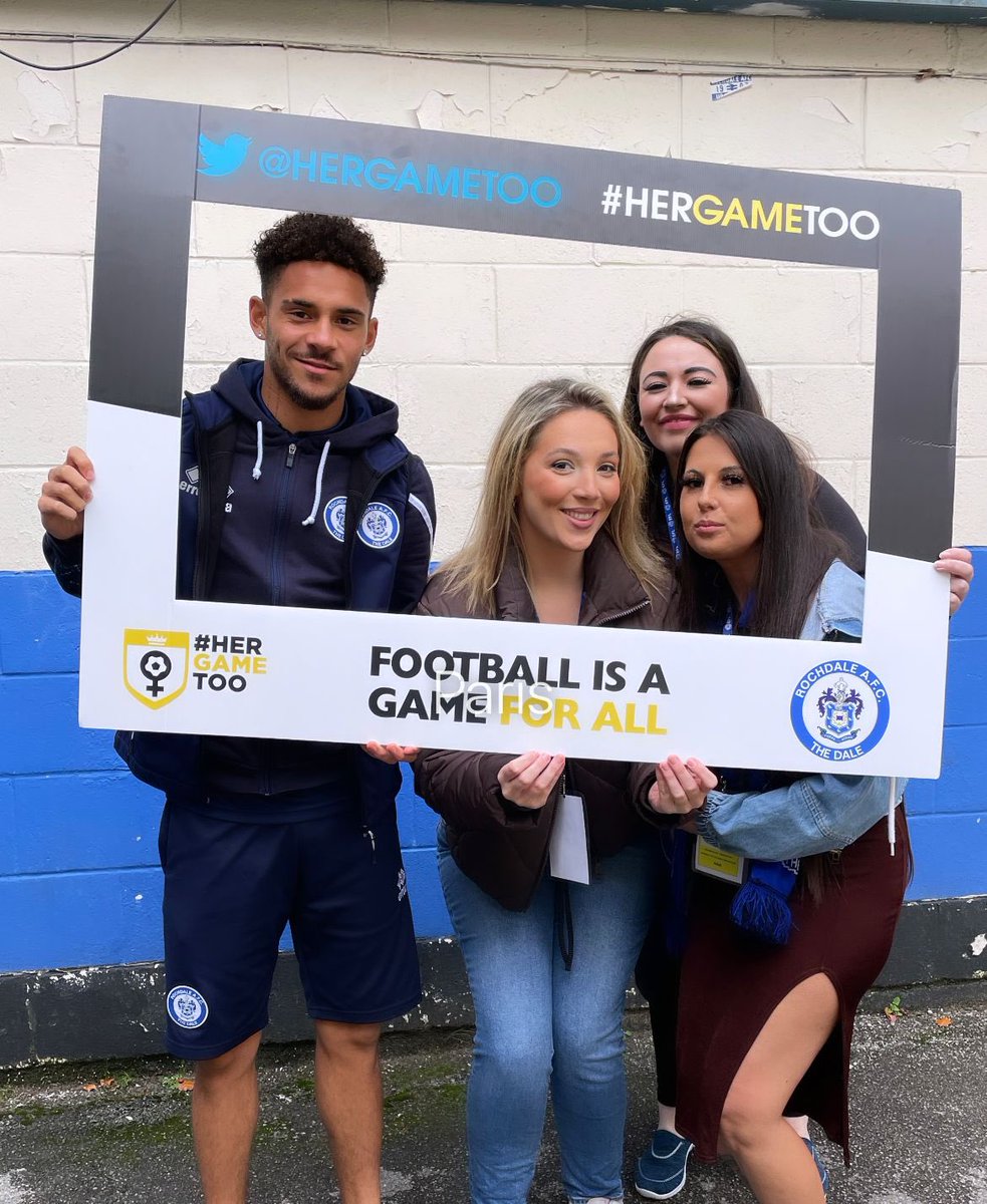 TheDaleWay's tweet image. Happy birthday to our @TheDaleWay cohost @izzywhiteleyx. Thank you so much for everything you do, I appreciate you and I’m so proud of everything you have achieved with football and life in general. Couldn’t think of anybody better to do our podcast with. Have a lovely birthday🥳
