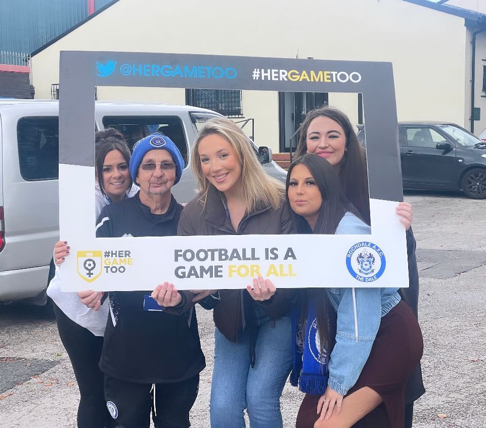 TheDaleWay's tweet image. Happy birthday to our @TheDaleWay cohost @izzywhiteleyx. Thank you so much for everything you do, I appreciate you and I’m so proud of everything you have achieved with football and life in general. Couldn’t think of anybody better to do our podcast with. Have a lovely birthday🥳