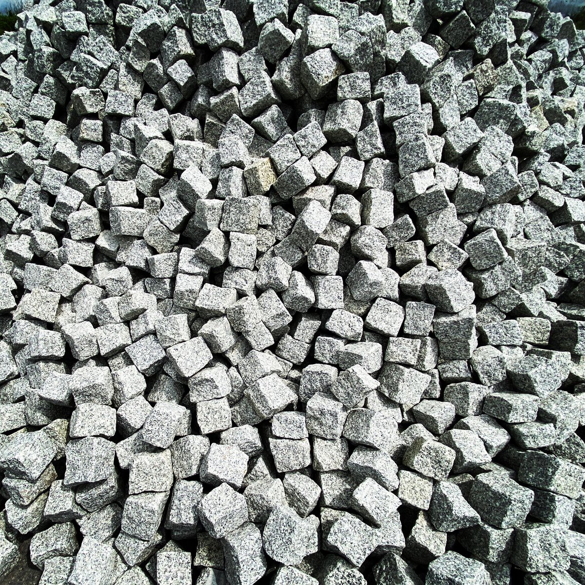 mhinbs's tweet photo. Unser Sortiment wächst weiter. Bei uns am Standort #Großenlupnitz bei #Eisenach kaufen Sie: #Natursteinpflaster aus #Granit hellgrau als #Grosspflaster, #Kleinpflaster und #Mosaikpflaster.

https://t.co/pNkVMUY7c0

#NatursteinfürHausundGarten
#Naturbaustoffeundmehr https://t.co/2slWUhQTOn