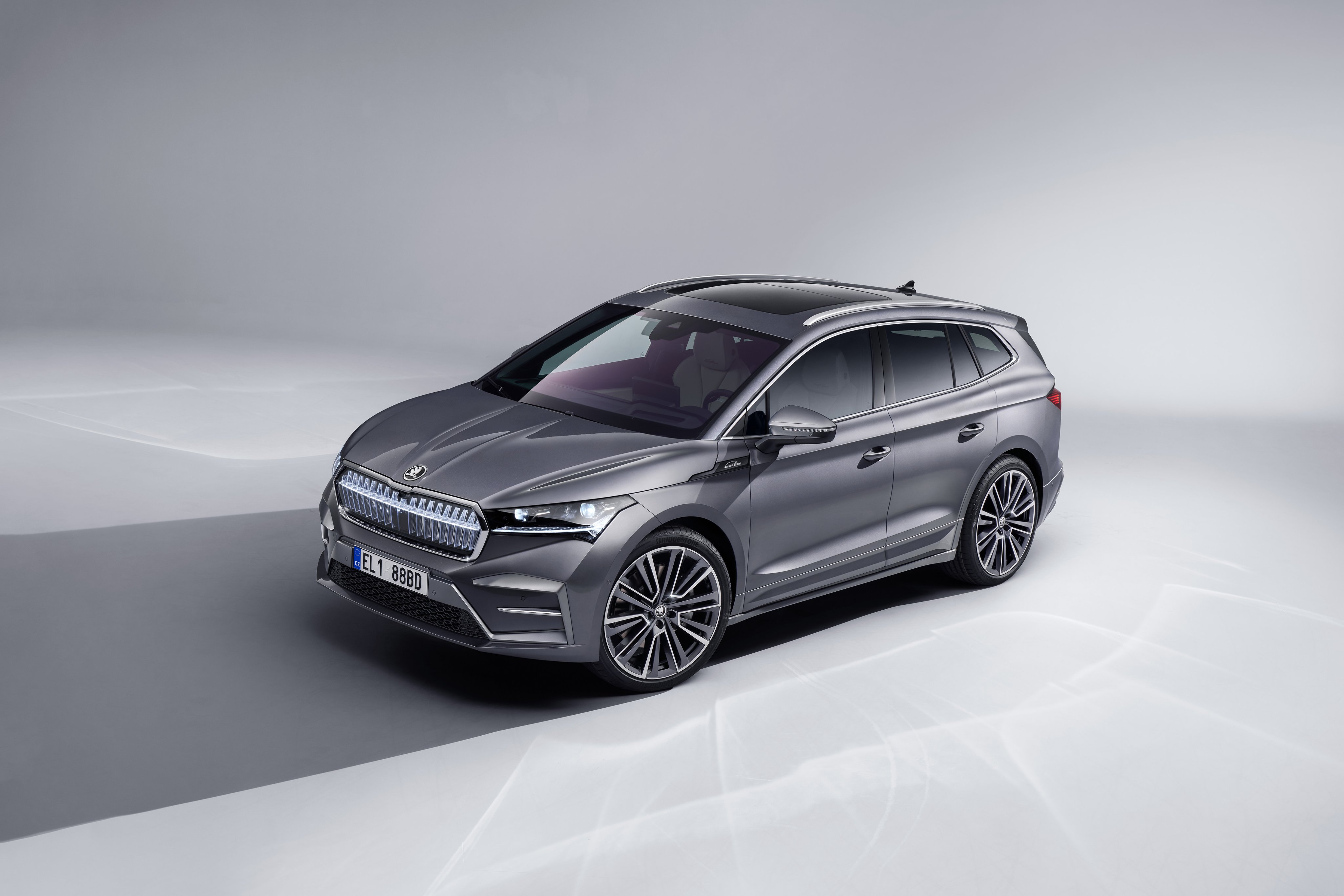 Škoda Auto News on X: A new #battery and drive package is debuting in the # Skoda #Enyaq L&K. The rear-wheel-drive Enyaq L&K 85: ⚡ accelerates from 0  to 100 km/h in 6.7