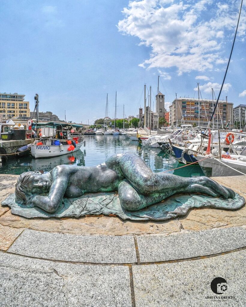 THE SLEEPING MERMAID It was a very quick thing yesterday in Savona, but we took the time to have lunch at the harbour, where this small mermaid lies sleeping. #adrianaobertophotography #AO_052323 . . . . . . . . . . . . #darsena #sirenetta #savona… instagr.am/p/Csk1T7ut8x-/