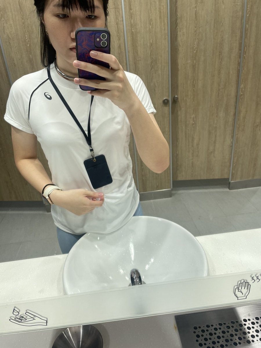 yuu on Twitter "Why does my bra flip up like that ugh"