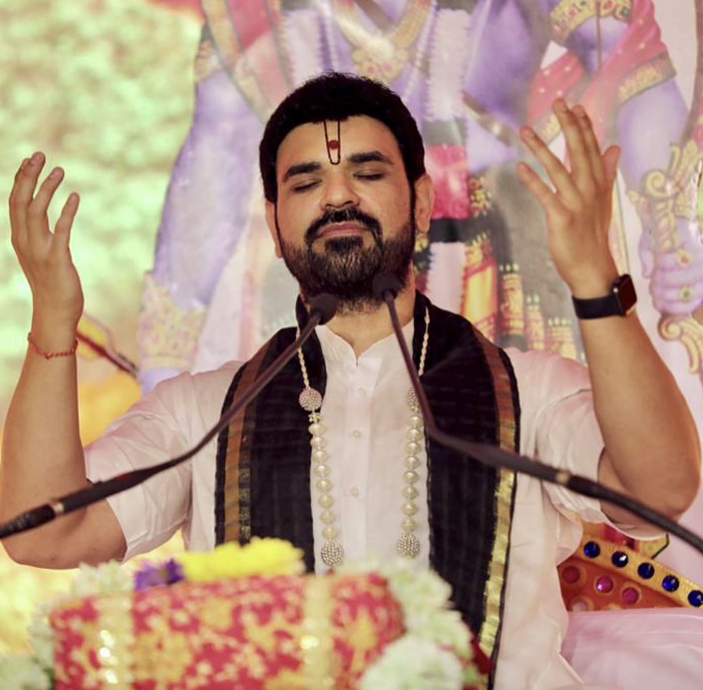 Overwhelmed with Gratitude. What a blissful start to Shri Ram Katha in Raichur, Karnataka. 🙏🏼
SR!