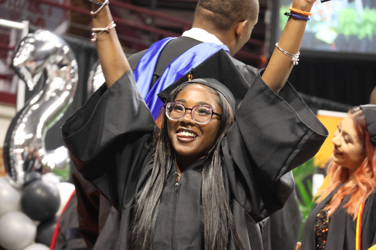 OKCPS's tweet photo. #OKCPSGraduation: Diploma check ✅
That’s another night of #OKCPSGraduation down! Please join us in celebrating our Douglass Trojans on a job well done! https://t.co/xMEmmlCI8z