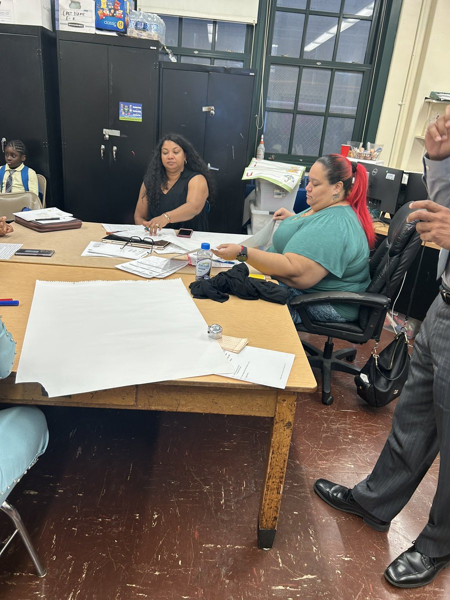 Ps161k's tweet image. Look at the amazing things happening @ps161k. Look at our SLT working on our CEP. #needsassesment #rootcauses @Jmcken2J @SheneanL @DOEChancellor @FollowCSA @BlackCaucusCSA @CSD17NYC @Michael73197456