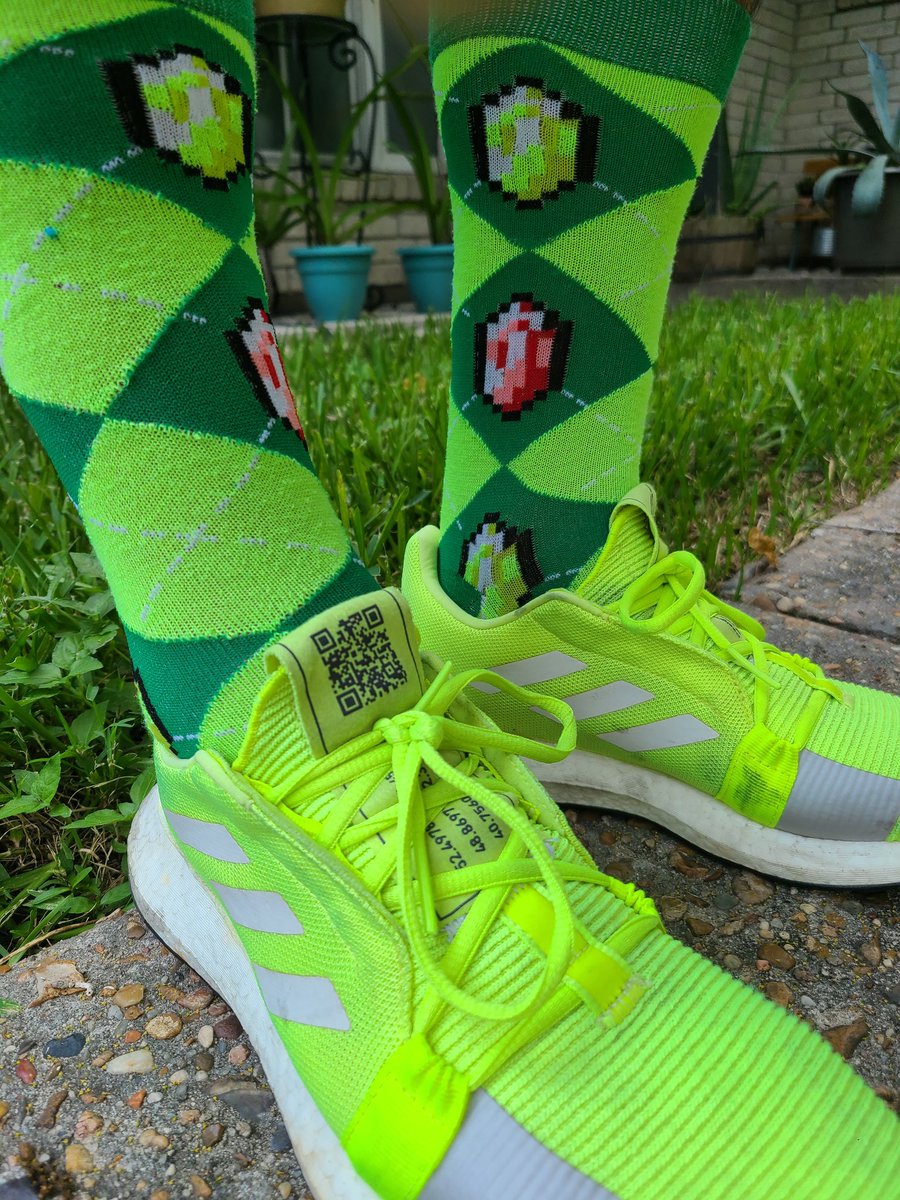 The Legend of Zelda socks & Adidas Senseboost Go #thelegendofzelda #zelda #zeldasocks #legendofzeldasocks #lootcrate #lootcratesocks #lootwear @lootcrate @lootwear #sharethewear#supernintendo @nintendoamerica #ootd #sotd #adidas #senseboostgo #senseboost @adidas @adidasrunning