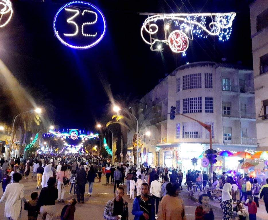 thedrosg1's tweet image. Now in #Asmara #Eritrea ✨️
Street carnival concert glorifying the #32nd Eritrean Independence Anniversary Celebrations.

#EritreaPrevails ✨️
#EritreaShinesAt32 ✨️
#Happy24thMay ✨️

📸 LuwamMeasho