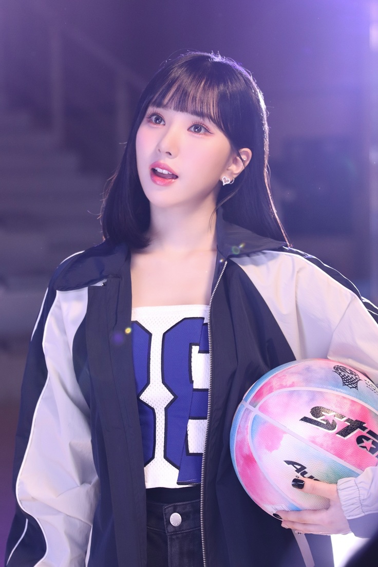 evnhasoo's tweet photo. okay eunha looks so anime in this pic https://t.co/RSLV1ZdfHa