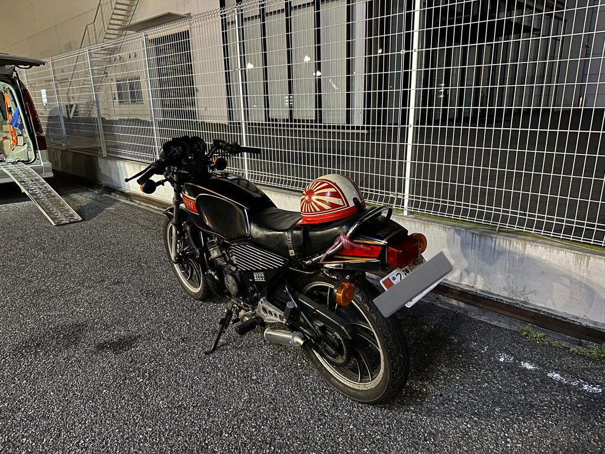 置き場が無いから
誰か買ってください🥺

RZ250 4L3
距離9000キロちょっと

自賠責1年半くらい付いてます。
RZ250Rの腰上、純正サイドカバー、
予備テールカウル付けます。
要キャブセッティング

80万！

#RZ売ります #バイク売ります #単車売ります