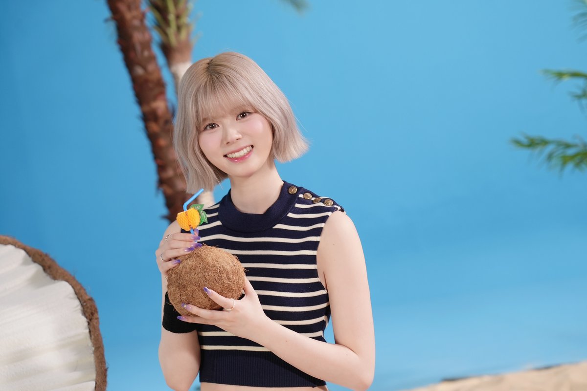 NiziU_CAM] NiziU 2nd Album『COCONUT』 Jacket Shooting Behind Cut
