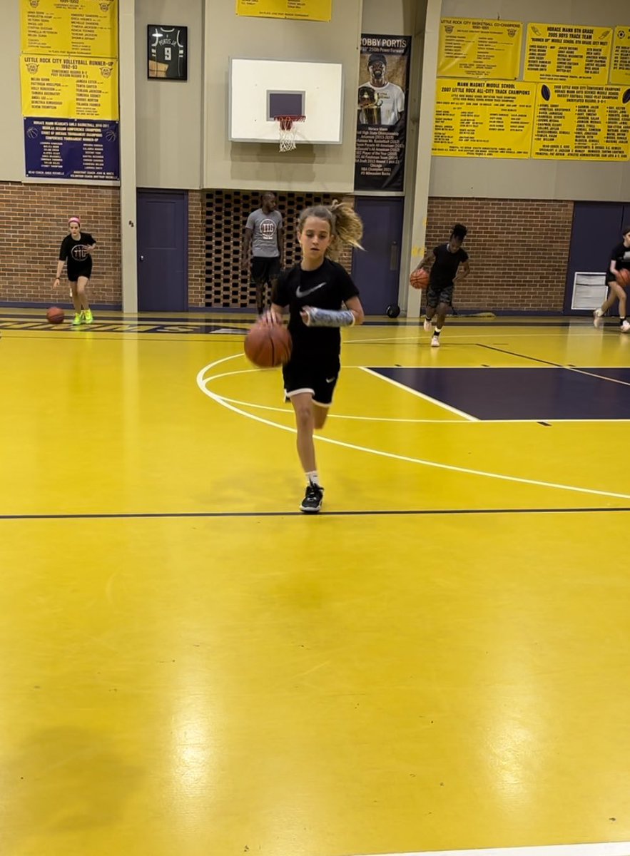 merrycampbell's tweet photo. Broken arm means getting stronger with one hand. The work is her reward! Nothing stopping her. #TTG https://t.co/wNPwP190jp