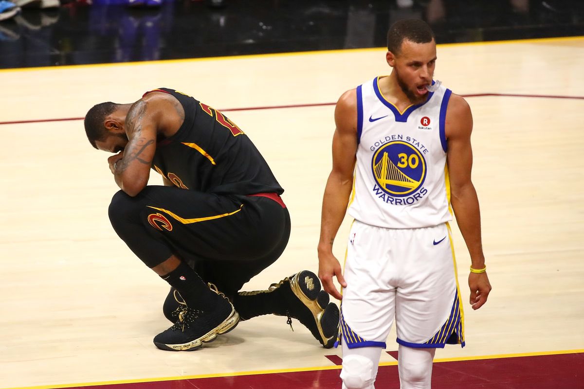 GoIdenState's tweet photo. LeBron James in the 2nd half:

4/12 (33%) from the field

0/3 (0%) from 3PT

Not everyone can be clutch and lead the NBA Playoffs in 4th quarter scoring like Curry. https://t.co/mDllpFFirh