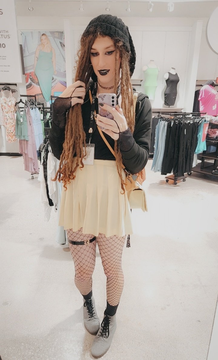 charzulah's tweet photo. yellow is my favorite 🟨 https://t.co/o0YTJevF66