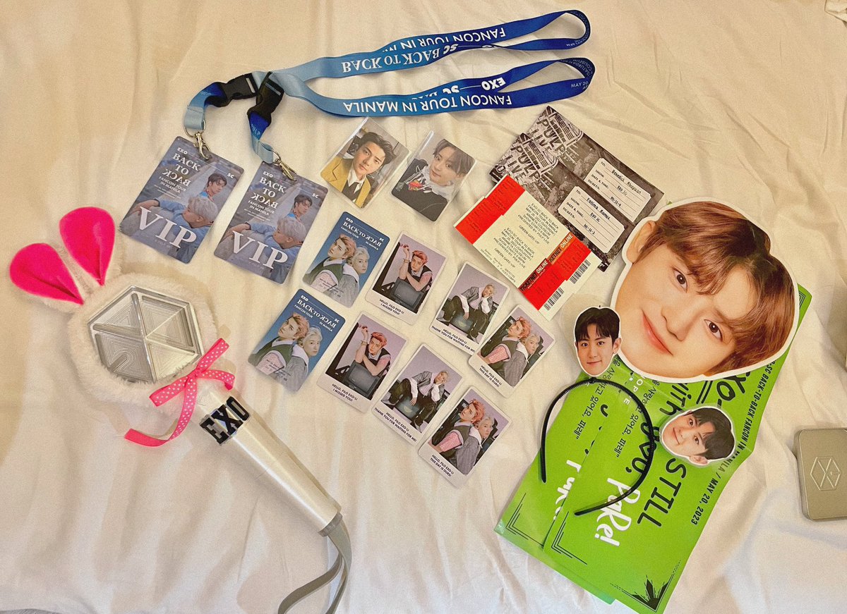 fayefanguurll's tweet photo. Crying!! Attended my first ever concert!! After being an EXO-L since 2013, I can finally say that I was part of their silver ocean!! Thank you, EXO-SC! Balik kayo with all the members para makita ko na buong EXO! I LOVE YOU always and forever!

#EXOSCinMNL 
#EXOSC_BackToBack https://t.co/PcGR5jPDAW